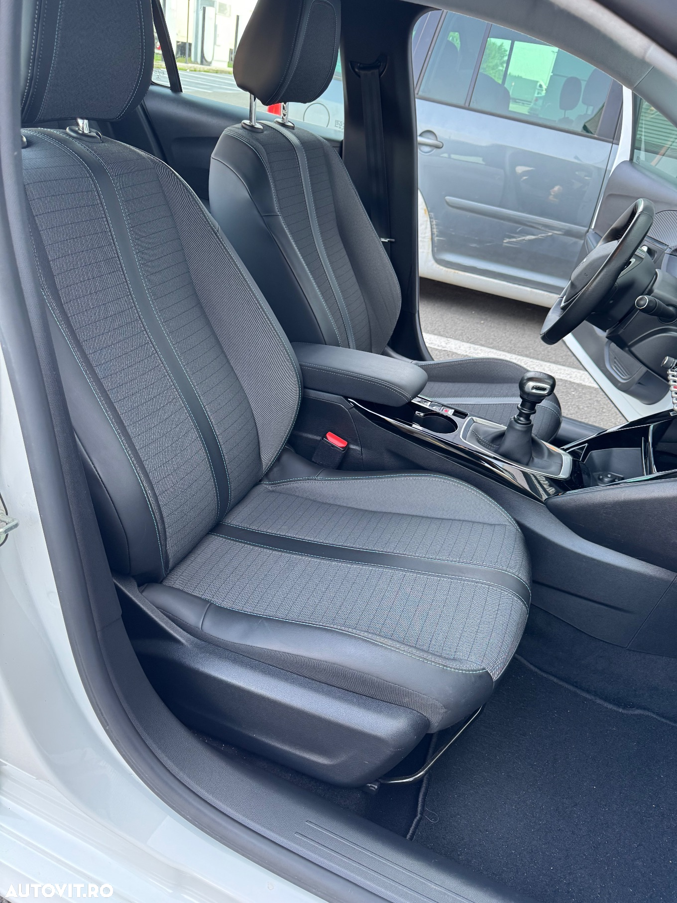 Peugeot 208 PureTech 110 Stop & Start Allure - 8