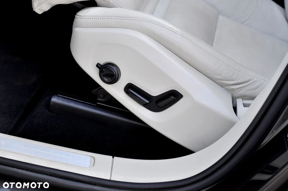 Volvo XC 60 T6 AWD Recharge Geartronic Inscription - 26