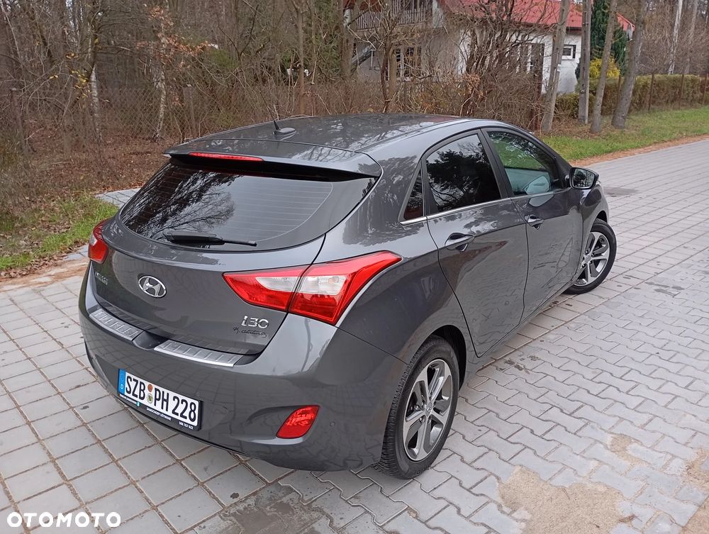 Hyundai i30 blue 1.4 YES Silver - 3