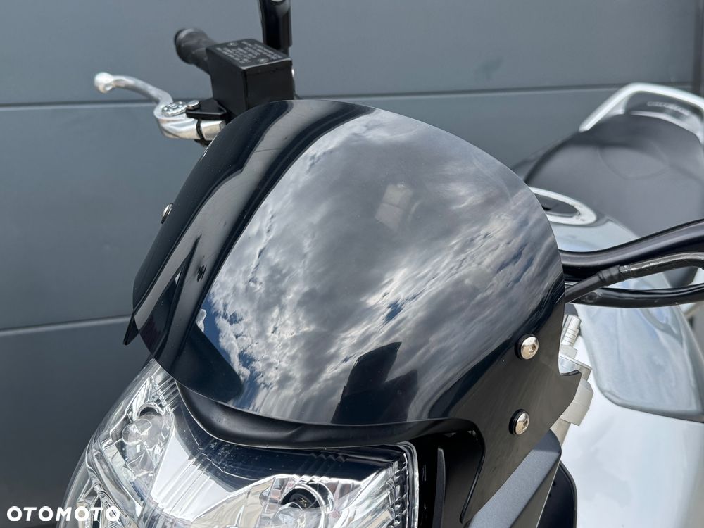 Suzuki GSR - 35