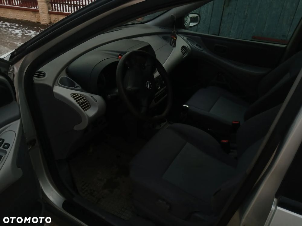 Nissan Almera Tino visia - 14