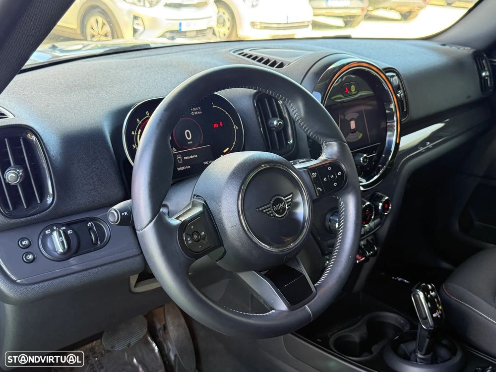 MINI Countryman Cooper D Premium Essential Auto - 17