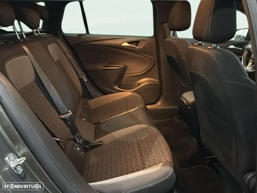 Opel Astra Sports Tourer - 11