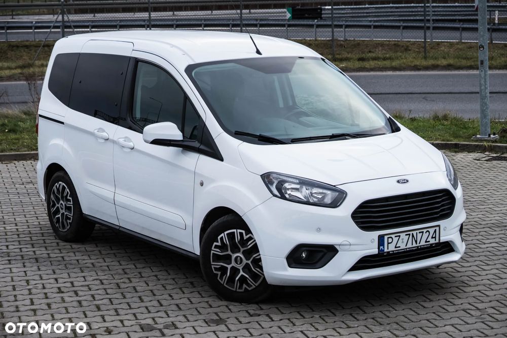 Ford Tourneo Courier 1.5 TDCi S&S Titanium - 18