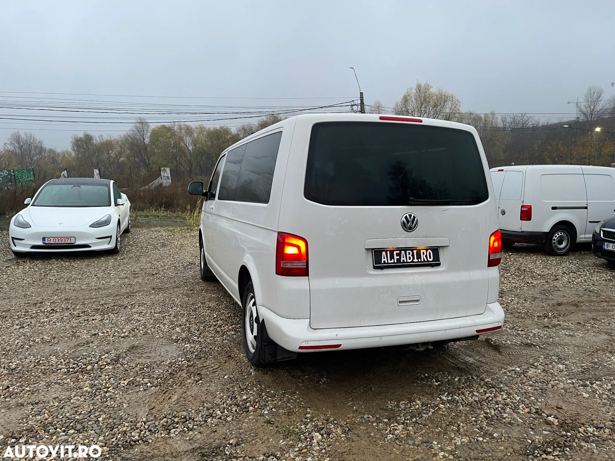 Volkswagen Caravelle - 5