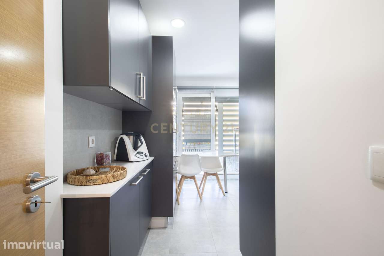 Apartamento T2 em Sacavém c/ Garagem - Grande imagem: 3/28