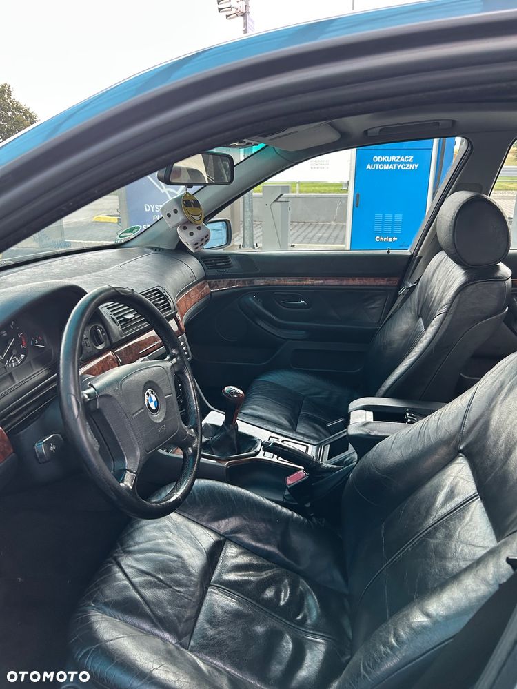 BMW Seria 5 523i - 29