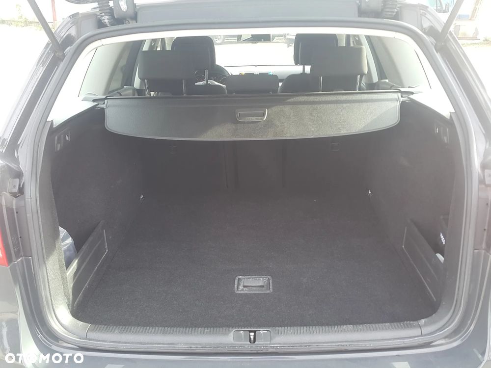 Volkswagen Passat 2.0 TDI DPF BlueMotion Technology Comfortline - 8