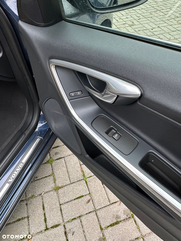 Volvo V60 D4 Momentum - 32