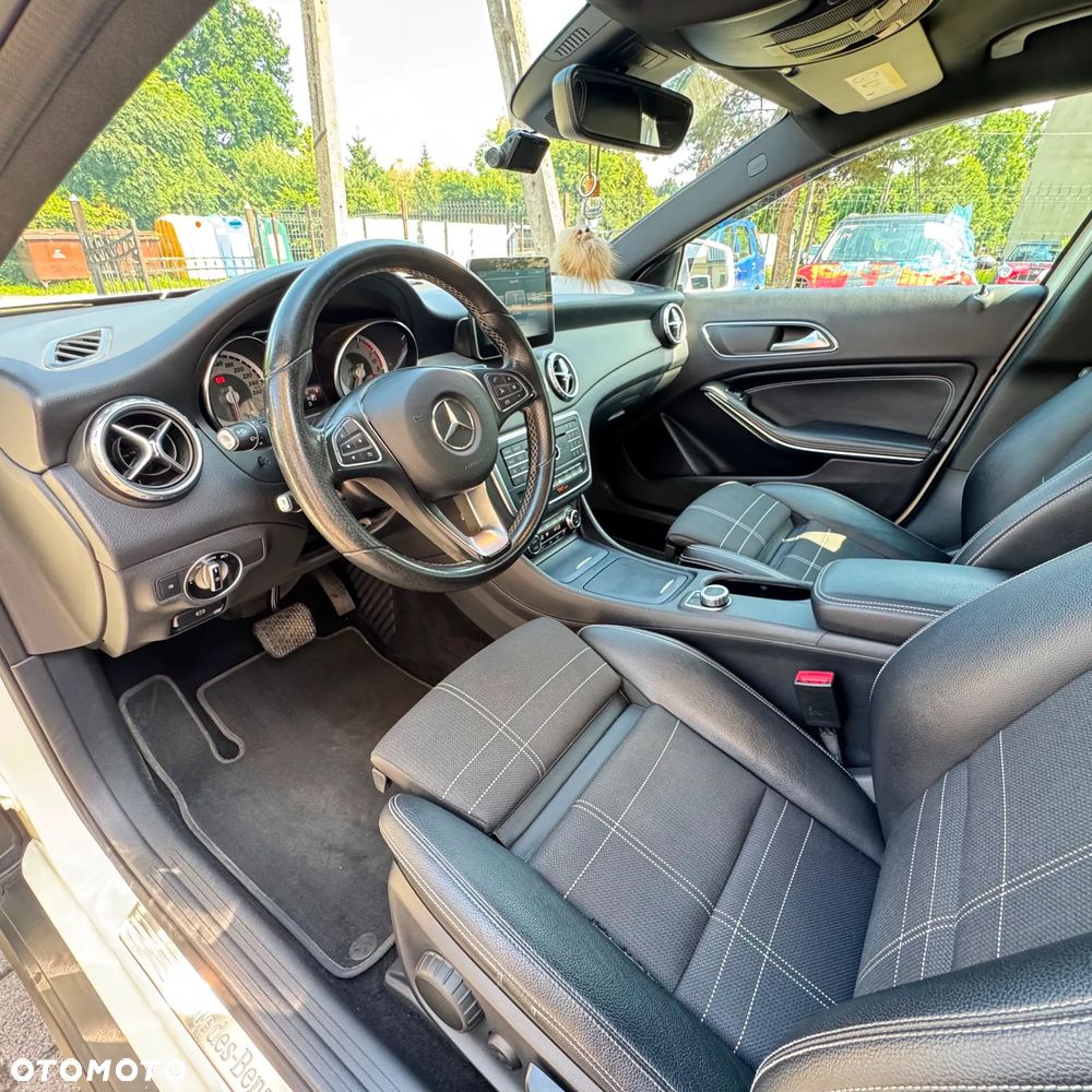 Mercedes-Benz GLA 200 7G-DCT - 10