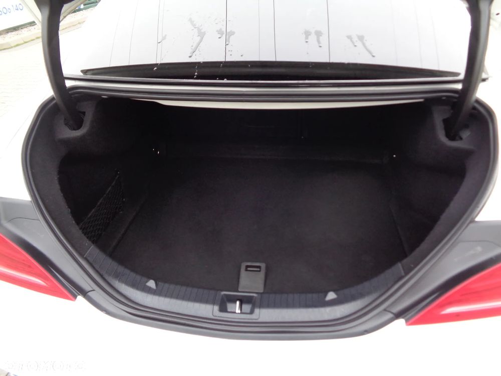 Mercedes-Benz CLA 180 Urban - 17