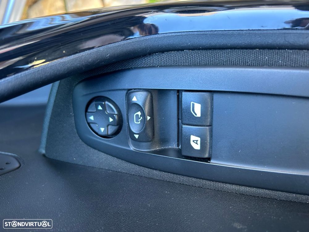 Peugeot 208 1.2 PureTech Signature - 12