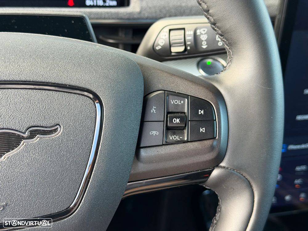 Ford Mustang Mach-E AWD PREMIUM - 24