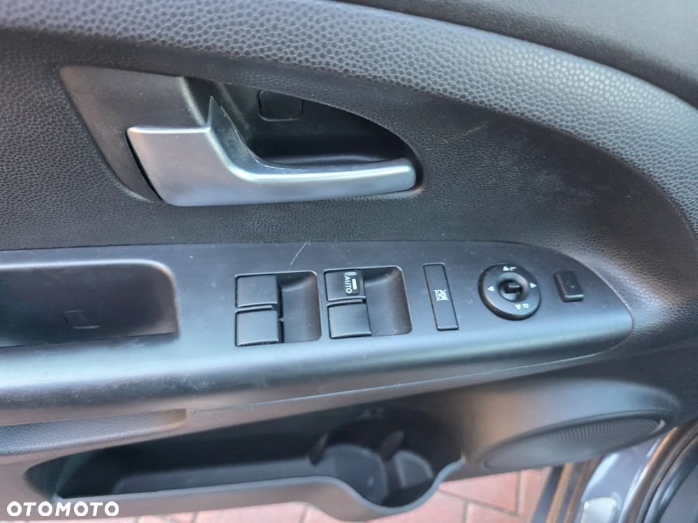 Kia Venga 1.4 CVVT Attract - 12