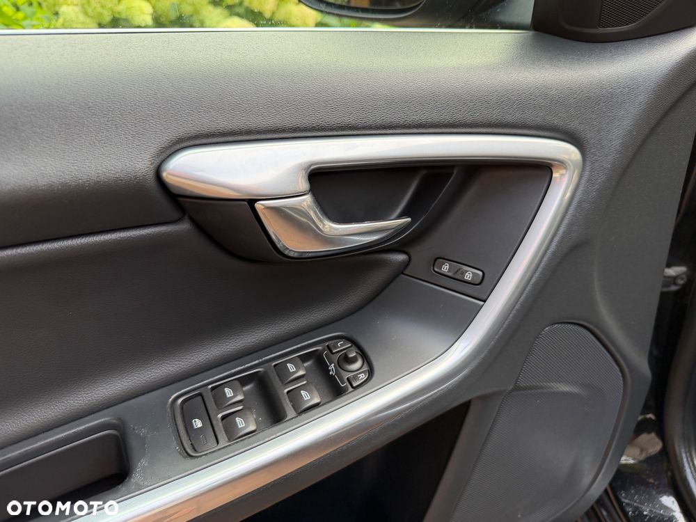 Volvo V60 D4 Drive-E Momentum - 31
