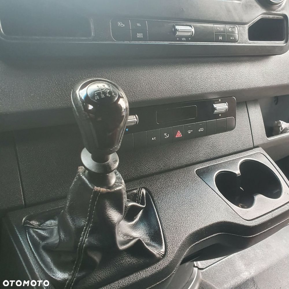 Mercedes-Benz Sprinter - 11