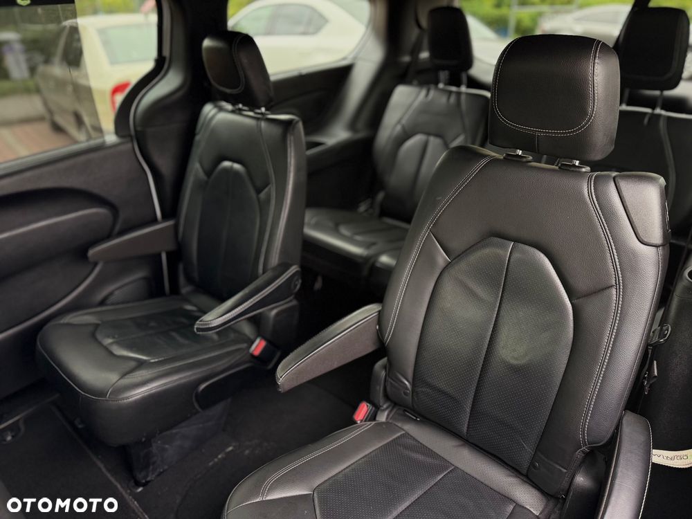 Chrysler Pacifica - 10