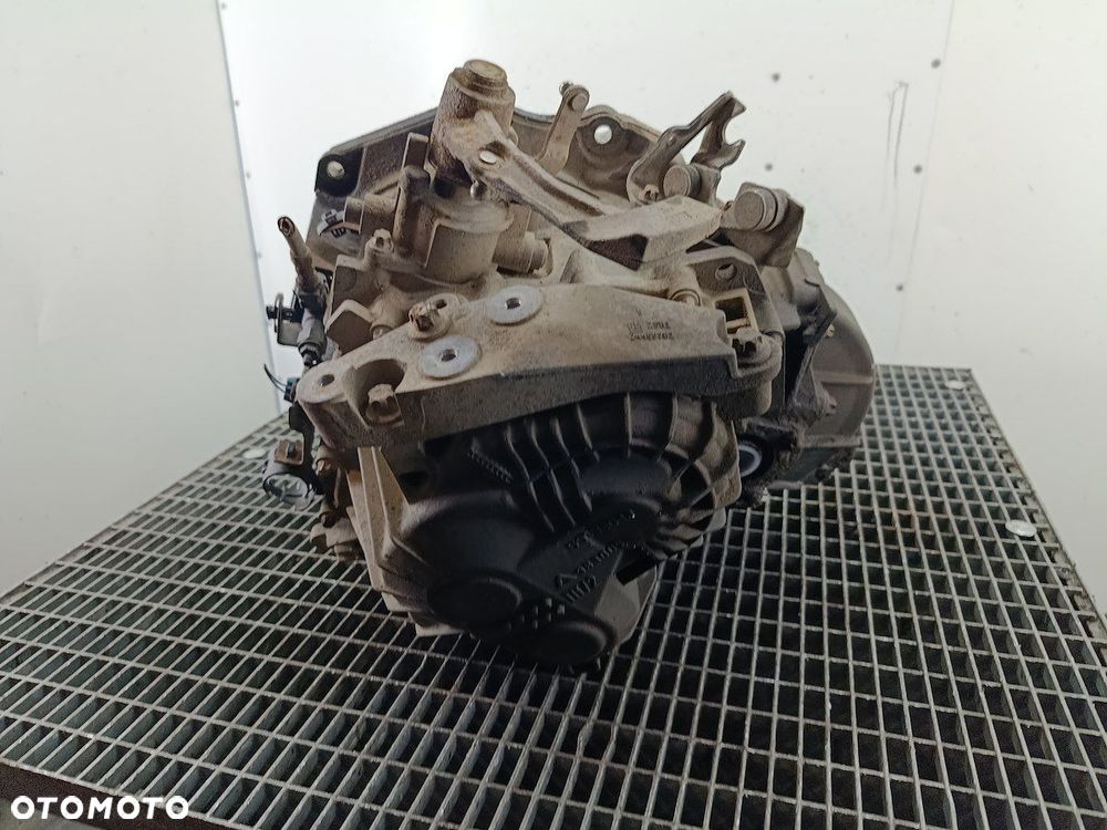 SKRZYNIA BIEGÓW MANUALNA 6 OPEL ZAFIRA B M32 1.7 CDTI - 4