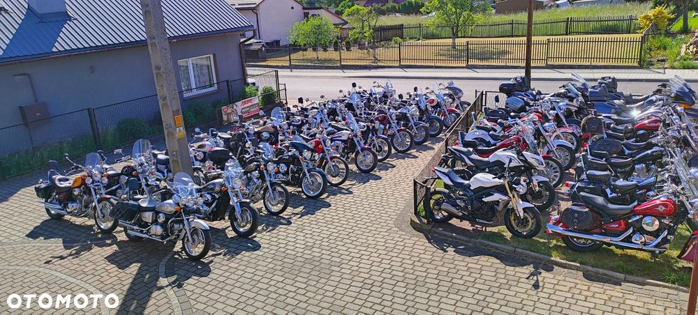 Suzuki Intruder - 11