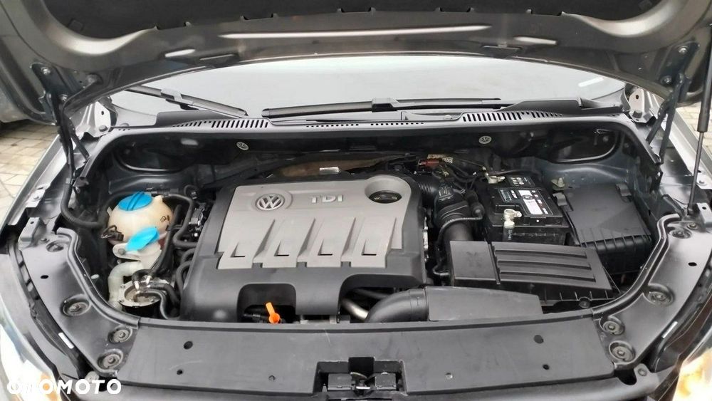 Volkswagen Touran 1.6 TDI DPF BlueMotion Technology STYLE - 31