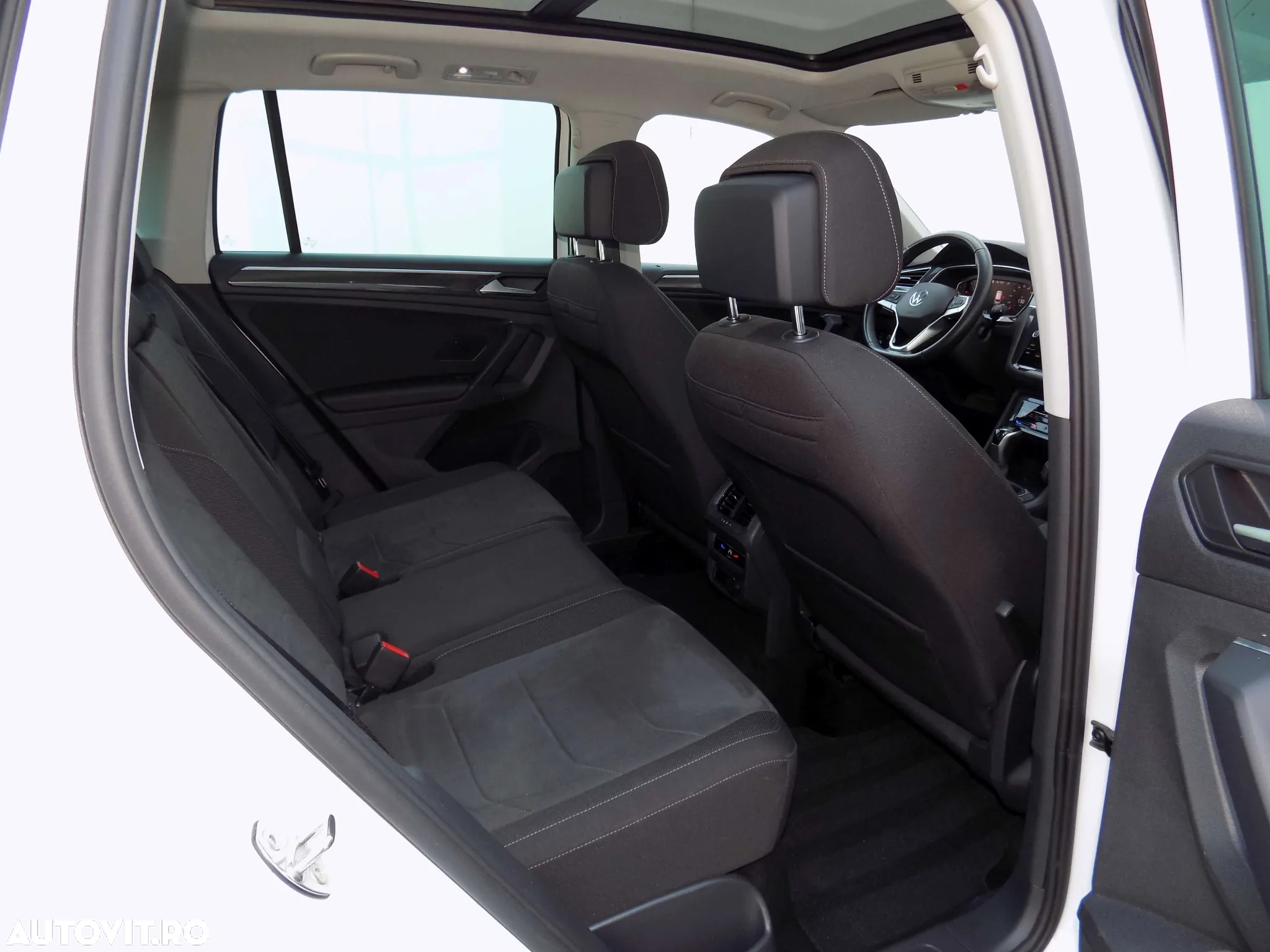 Volkswagen Tiguan 2.0 TDI SCR 4MOTION DSG Elegance - 27