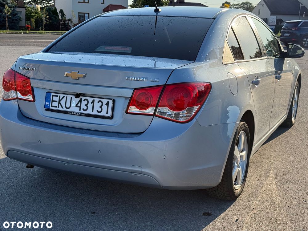 Chevrolet Cruze 1.6 - 9