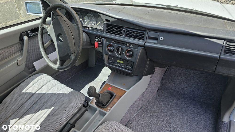 Mercedes-Benz W201 (190) - 15