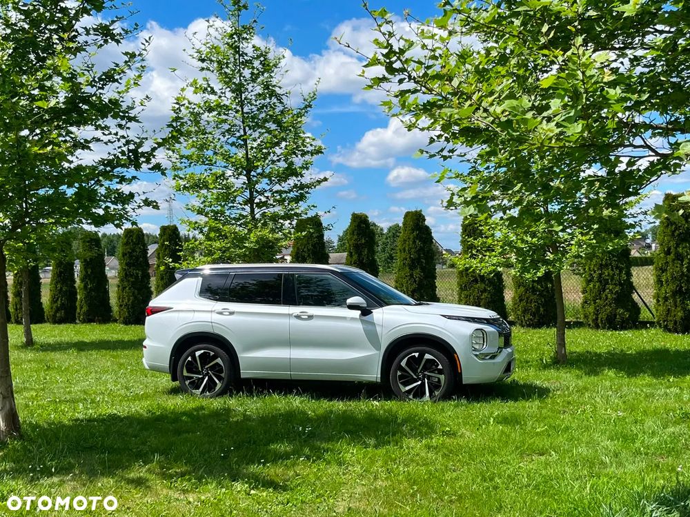 Mitsubishi Outlander Intense + - 2