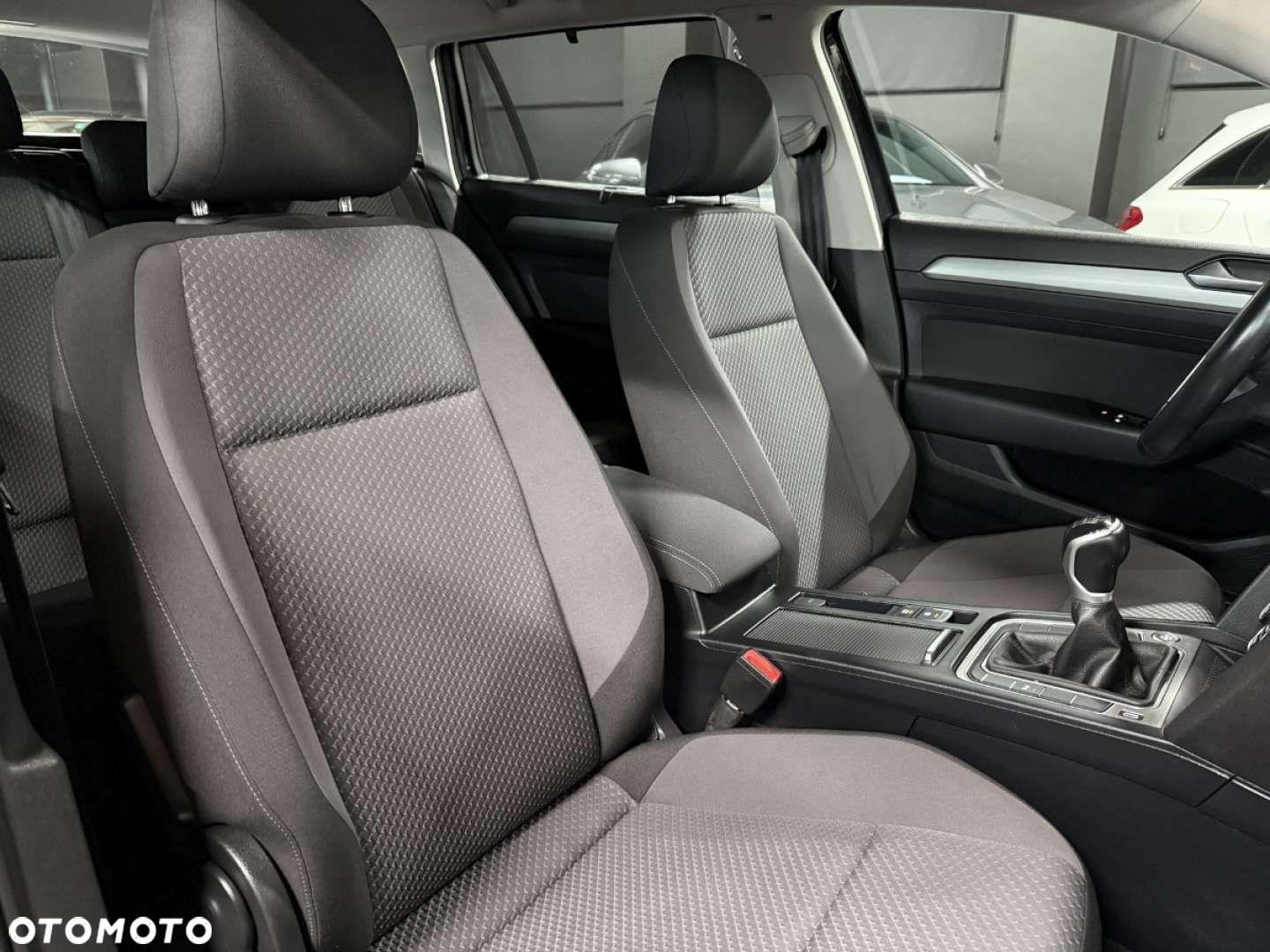 Volkswagen Passat - 29