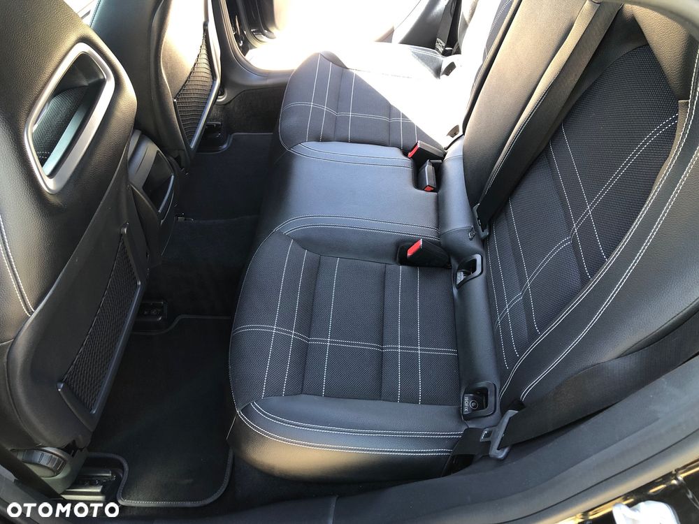 Mercedes-Benz CLA 180 7G-DCT UrbanStyle Edition - 27
