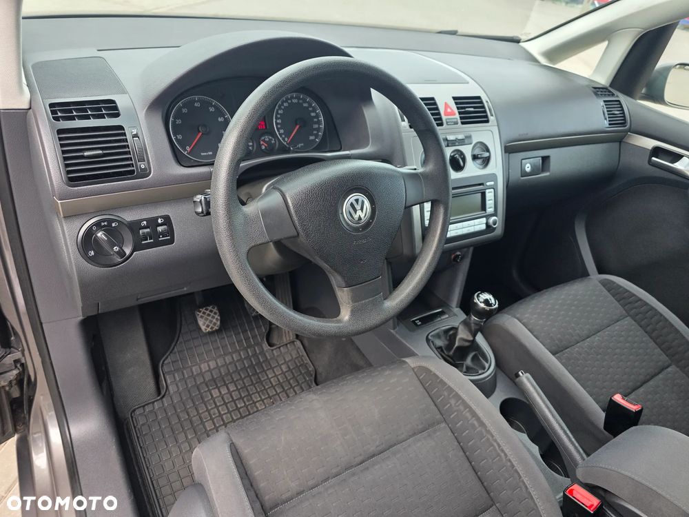 Volkswagen Touran - 16