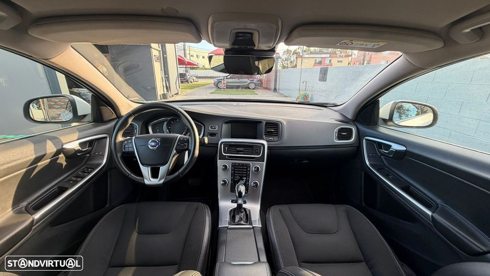 Volvo V60 2.4 D6 Momentum AWD Phev - 22