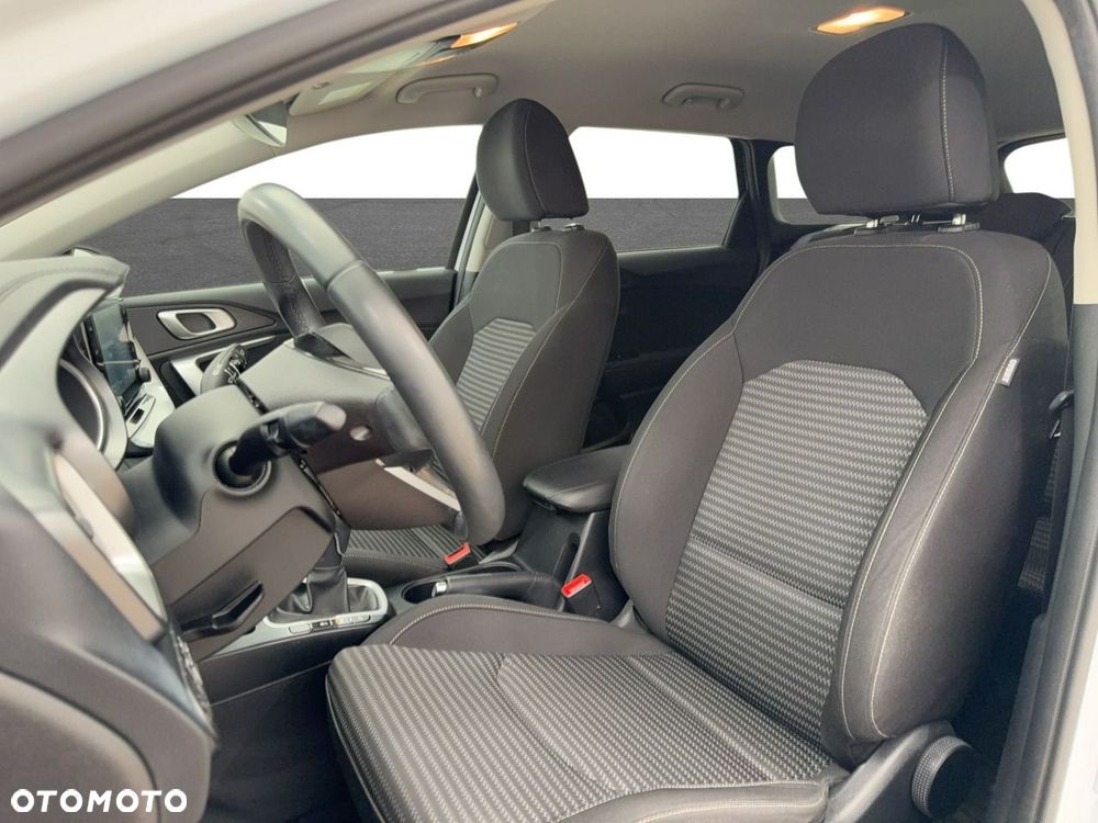 Kia Ceed - 16