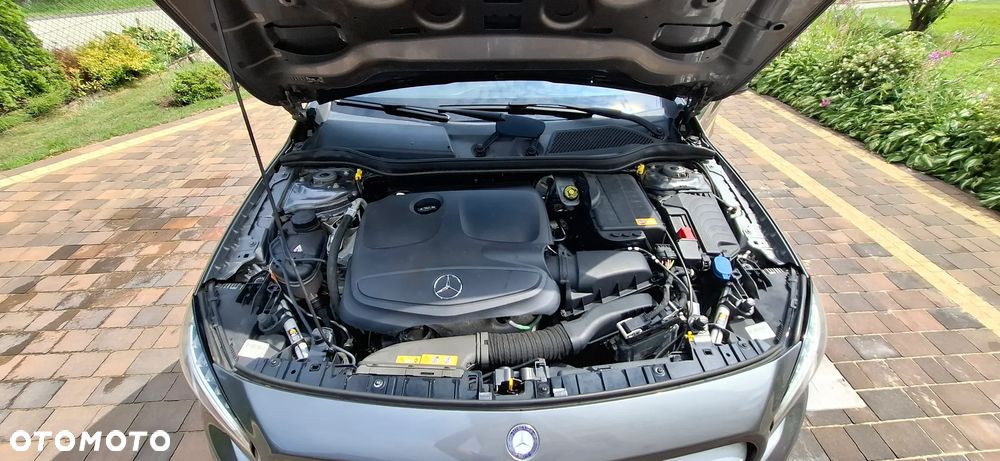 Mercedes-Benz GLA 180 Activity Edition - 28