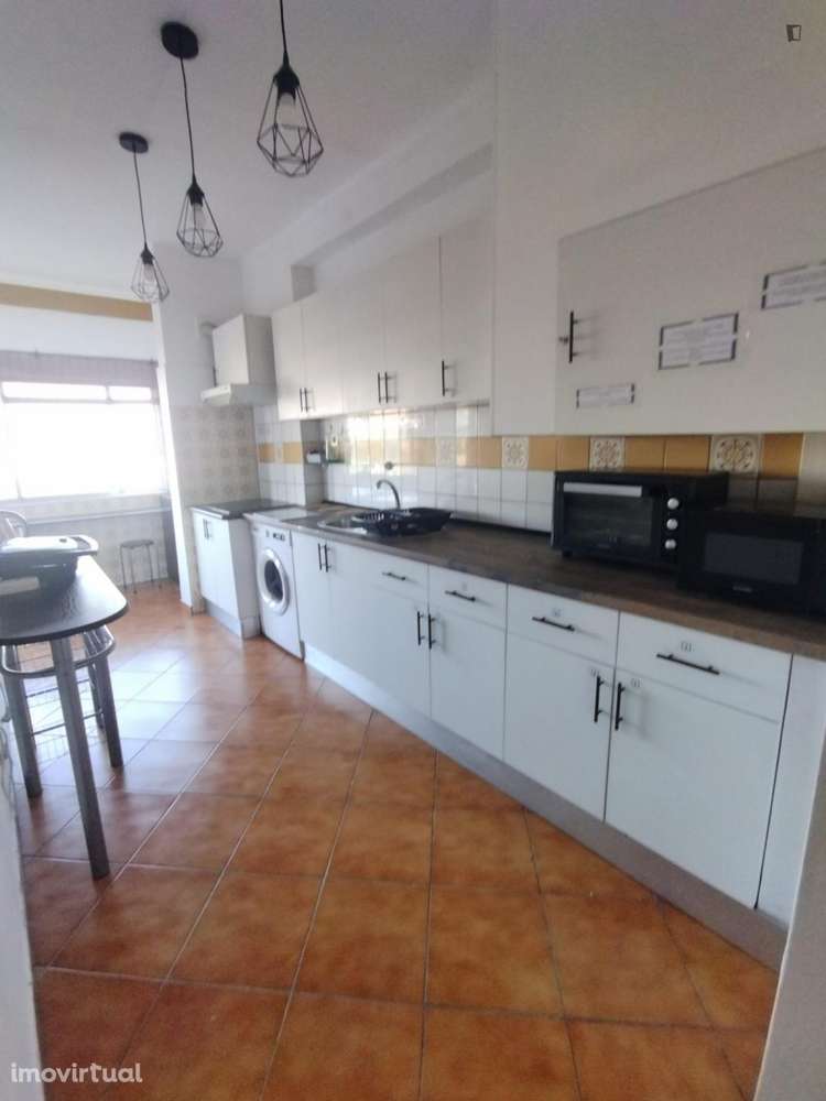 Quarto - localizado em Alta de Santa Clara Coimbra - Grande imagem: 3/14