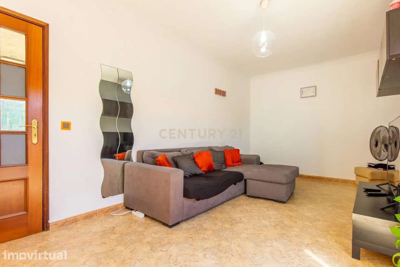 Apartamento T2 com Suíte e Duas Varandas na Quinta do Conde - Grande imagem: 3/21