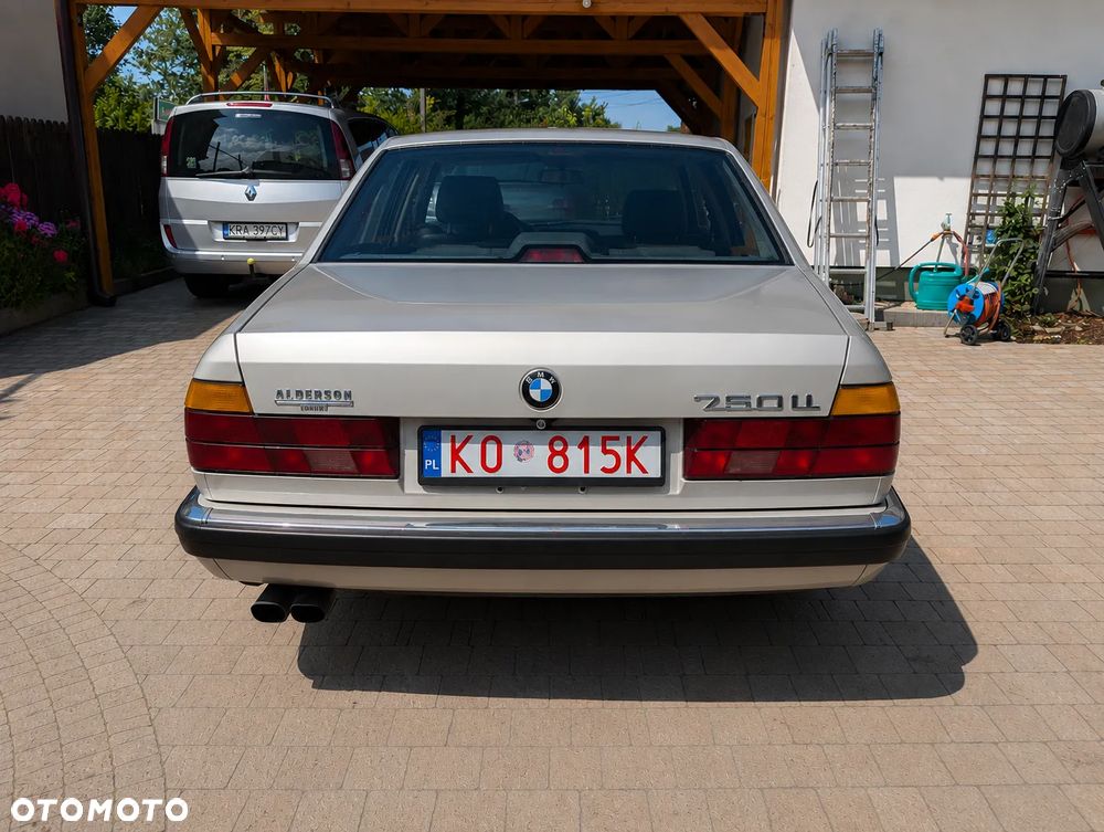 BMW Seria 7 750iL - 39