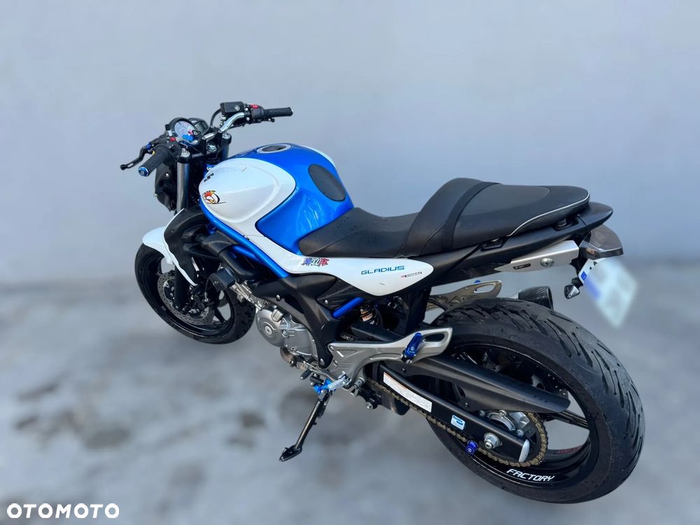 Suzuki Gladius - 4