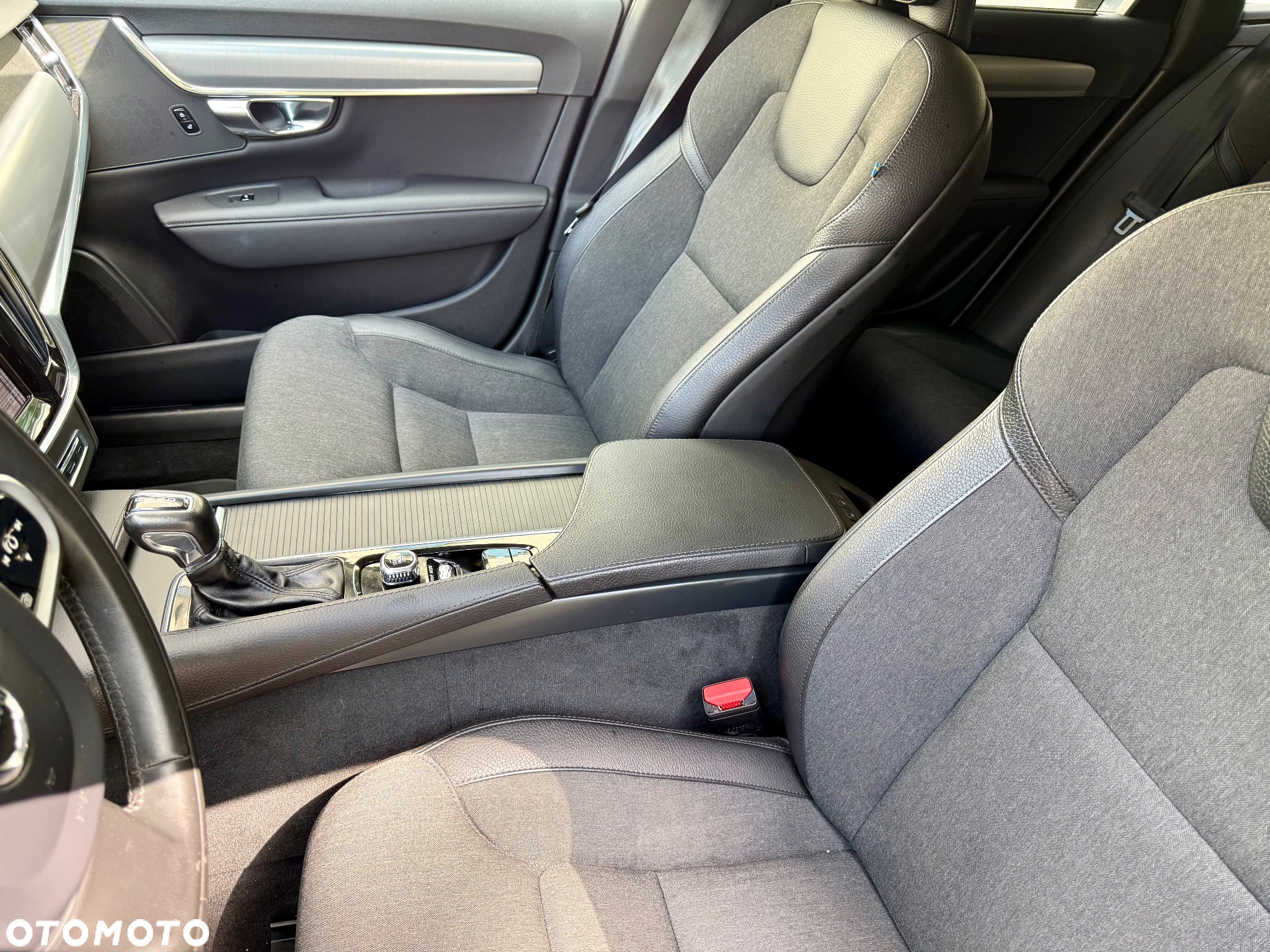 Volvo V90 D4 AWD Momentum - 28