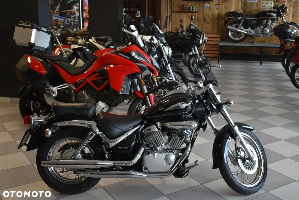 Suzuki Intruder - 38