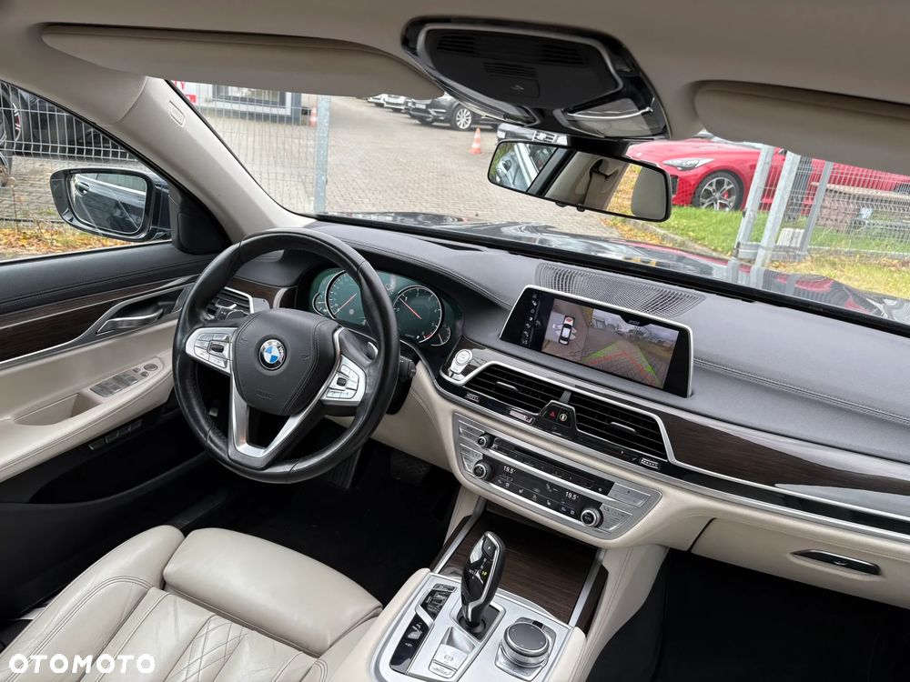 BMW Seria 7 730d xDrive - 28