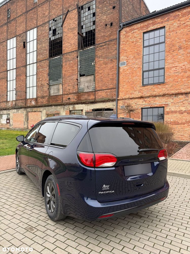 Chrysler Pacifica - 23
