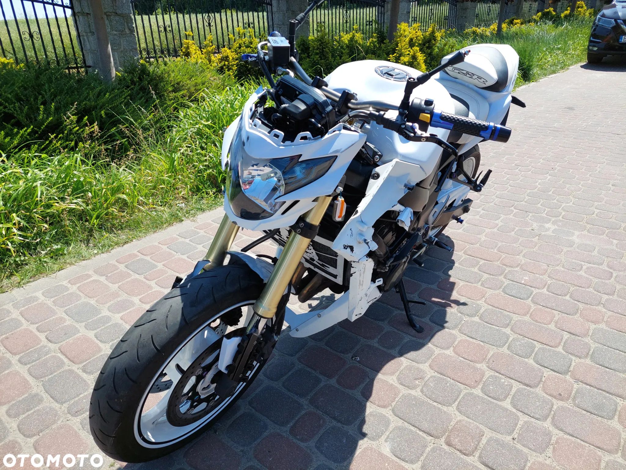 Suzuki GSR - 1