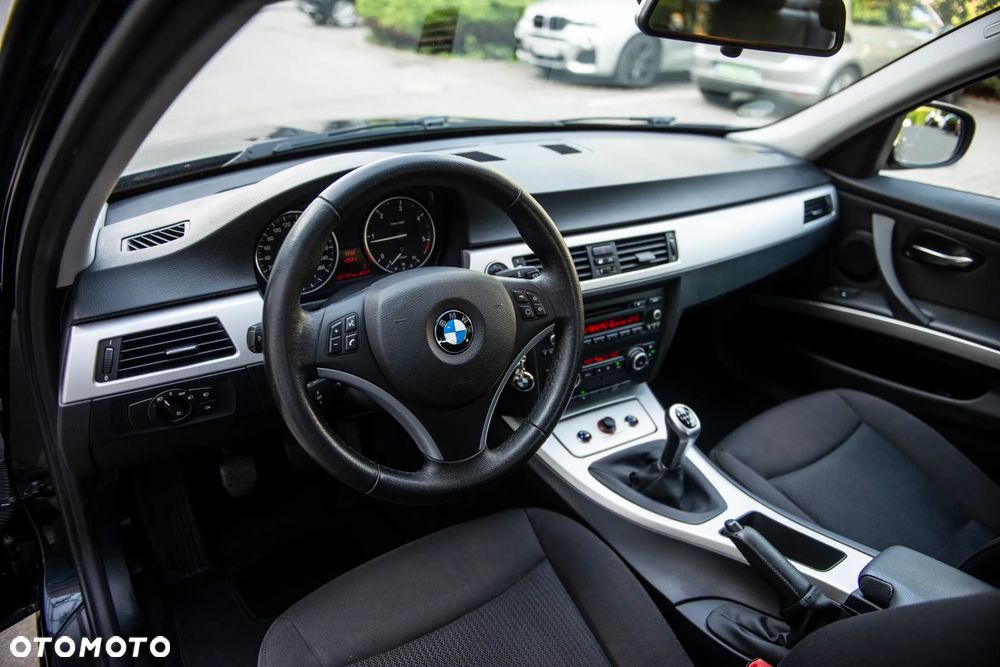 BMW Seria 3 320d - 16