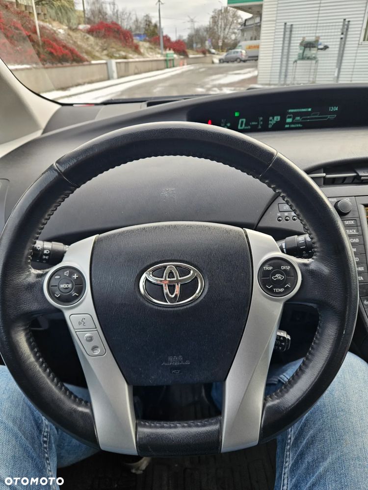 Toyota Prius (Hybrid) Executive - 16
