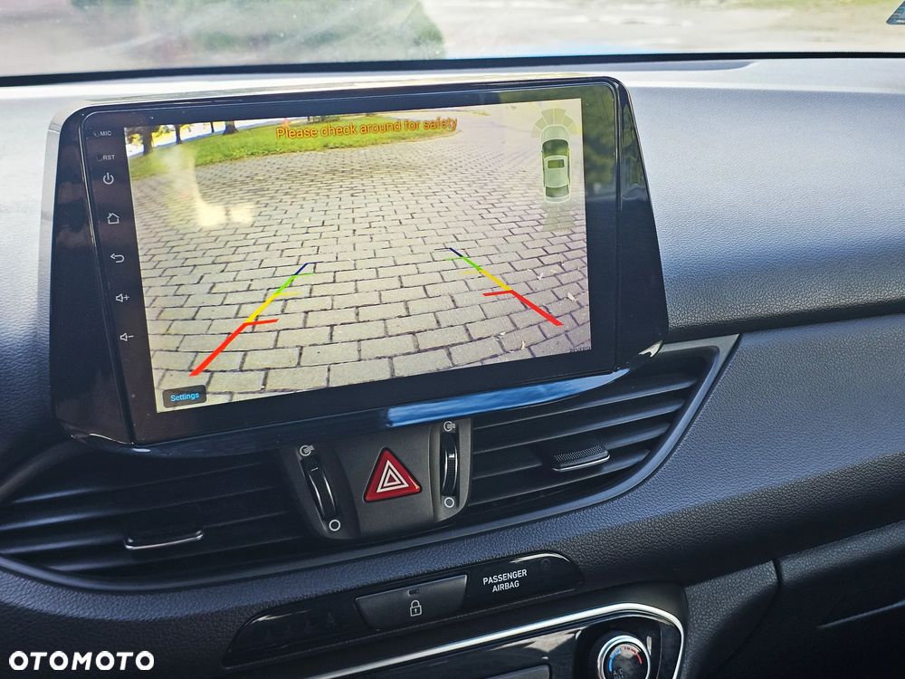 Hyundai i30 1.6 D Classic + - 16