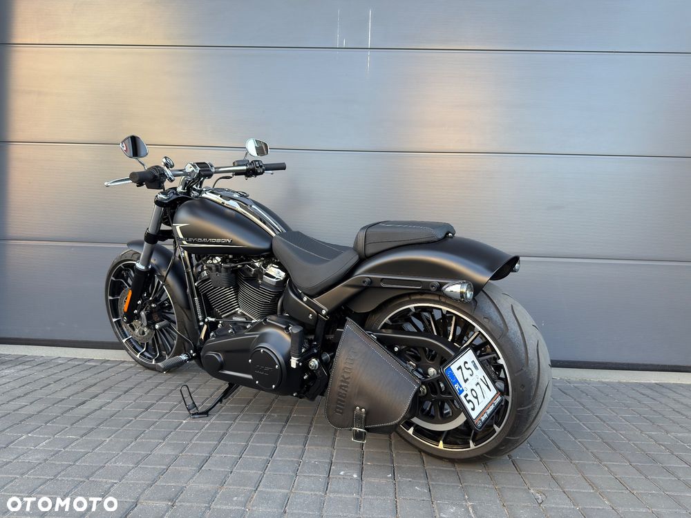 Harley-Davidson Softail Breakout - 4