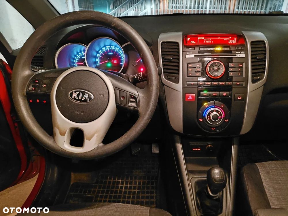 Kia Venga 1.6 L - 14