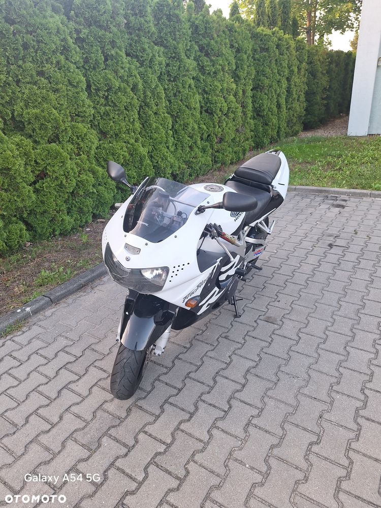 Honda CBR - 1