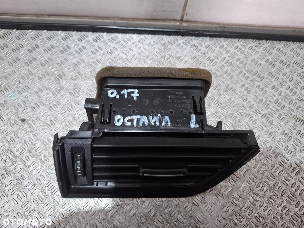 Kratka nawiewu deski lewa kierowcy Skoda Octavia III Rok 2017 nr 5E0819701C - 2